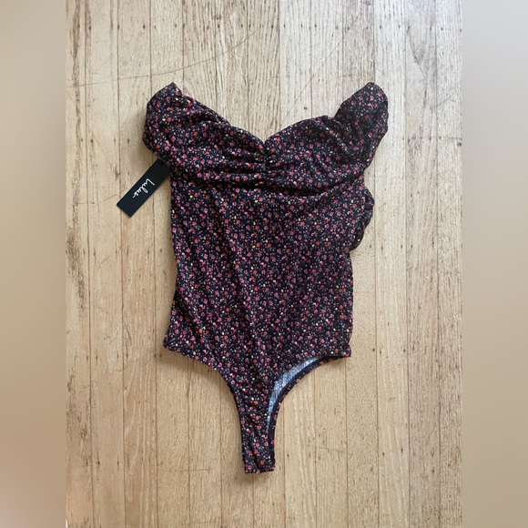 Lulu's Floral Bodysuit - new sweetheart style neckline - Picture 3 of 9